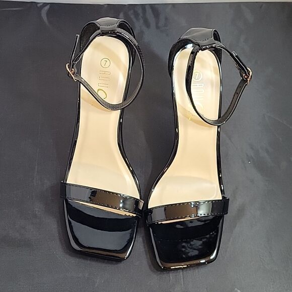 BRAND NEW ROUGE HELUIM SQUARE TOE ADJUSTABLE ANKLE AND ONE BAND STRAP SANDAL - Picture 3 of 16